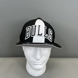 New Era 9Fifty NBA Chicago Bulls Black White Snapback Cap Flat Brim Hat One Size